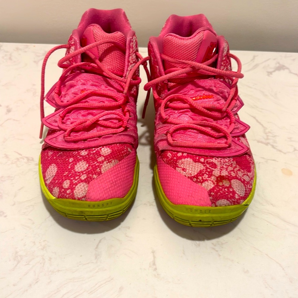 Nike Kyrie 5 x SpongeBob SquarePants Mid Patrick - CN4501-600 (size 2.5)